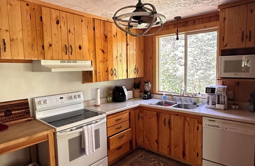 Deadwood Cabina | ¡Felicidad Creekside!