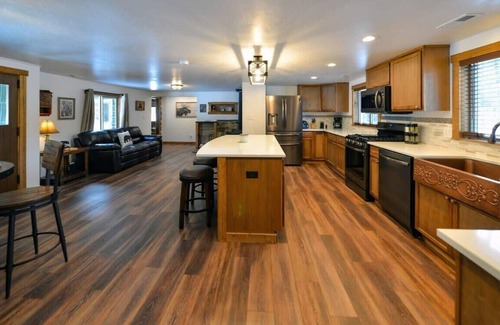 Coeur d'Alene Casa | Creekside Cabin - Quiet Cabin 23 Minutes from Town