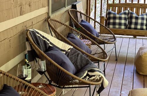 Seven Devils Casa | Creekside Cabin - Seven Devils,NC - Pet-Friendly, Close to Hiking & Fishing, and Family Games!