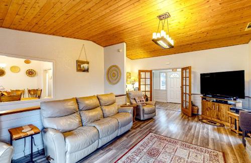 Crestline Casa | Creekside Cabin