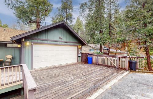 Crestline Casa | Creekside Cabin