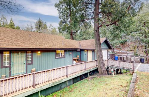 Crestline Casa | Creekside Cabin