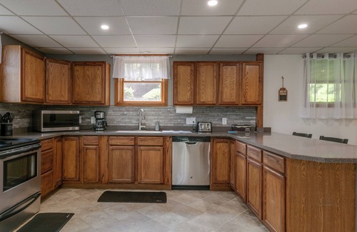 Corning Cabina | Creekside Cabin - Watkins Glen, Corning, Finger Lakes with Hot Tub