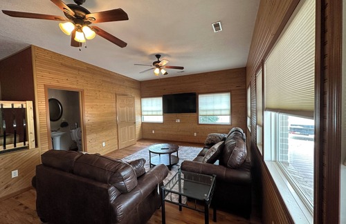 Rose Cabina | Creekside Cabin West Located next to where the Calamus River enters the lake.