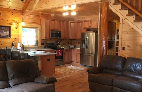 Burks Fork Cabina | Cabina Creekside, Willis, VA