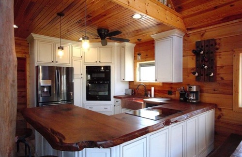 Leitchfield Cabina | Creekside Cabin with hot tub