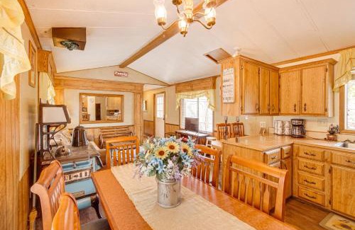 Panguitch Casa | Creekside Cabin with Deck and Views in Panguitch!