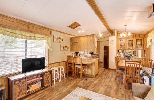 Panguitch Casa | Creekside Cabin with Deck and Views in Panguitch!