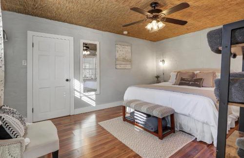 Wimberley Casa | Creekside Cabins - Creekside Cottage