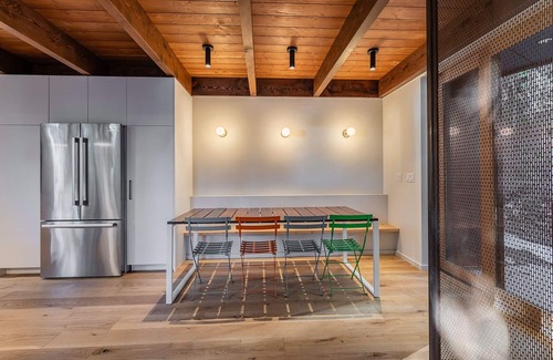 Snoqualmie Pass Chalet De Esquí | Creekside Chalet: 6 Beds, Hot Tub, Swedish Shower, Outdoor Sauna and More!