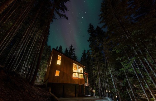 Snoqualmie Pass Chalet De Esquí | Creekside Chalet: 6 Beds, Hot Tub, Swedish Shower, Outdoor Sauna and More!