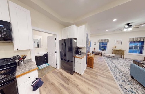 Fly Creek Casa | Creekside Cottage - Sleeps 10 - Heated Pool!