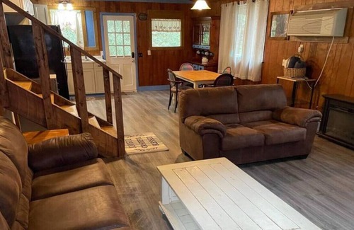 Bryson City Cabaña | Creekside Cottage