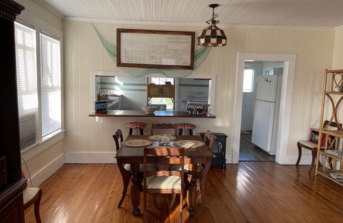 Gloucester Cabaña | Creekside Cottage