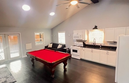 Brazil Casa | Creekside cottage with hot tub and fishing