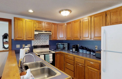 Westhampton Apartamento | ¡Comodidad del país de Creekside, acceso de Northampton! Precioso apartamento para 7 personas