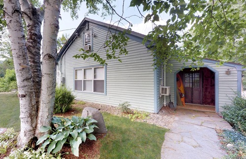 Westhampton Apartamento | ¡Comodidad del país de Creekside, acceso de Northampton! Precioso apartamento para 7 personas