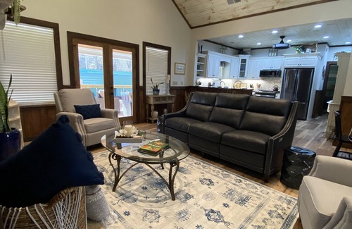 Ellijay Otro | Creekside Cozy Cabin