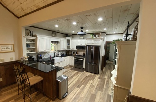 Ellijay Otro | Creekside Cozy Cabin