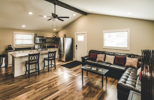 Brevard Cabaña | Colwell Cottage recientemente actualizado ¡TODO NUEVO!