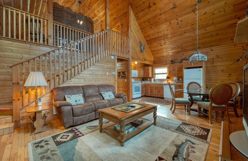 Hiawassee Cabina | Creekside Duck Cabin - Creek Front- Fire Pit