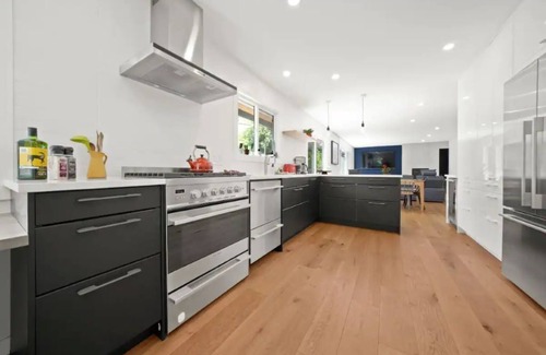Brackendale Casa | "Creekside Haven" Stunning 3 Bdr in Squamish, BC