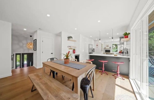 Brackendale Casa | "Creekside Haven" Stunning 3 Bdr in Squamish, BC