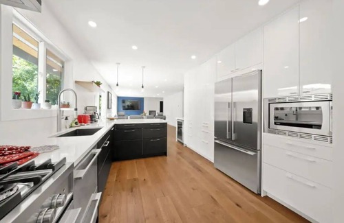 Brackendale Casa | "Creekside Haven" Stunning 3 Bdr in Squamish, BC