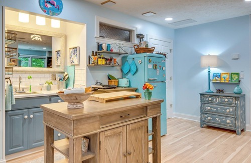 Hendersonville Apartamento | Creekside Hendersonville Haven: Hot Tub & Fire Pit