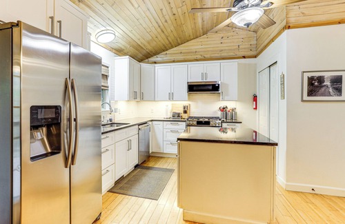 Mountain View Cabina | Home ¡Casa de Creekside Hideaway ’con acceso Fire Pit + Creek!