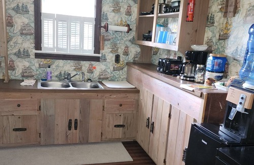 Plymouth Apartamento | Creekside home