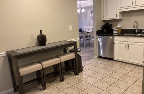 South View Casa | Creekside Hot Tub House