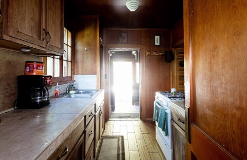 Idaho City Cabina | Cabaña de madera Creekside ubicada entre los pinos de la ciudad de Idaho