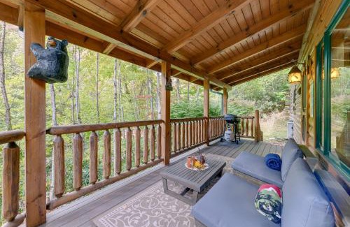Cataloochee Ranch Casa | Creekside Maggie Valley Cabin 2 Mi to Skiing!