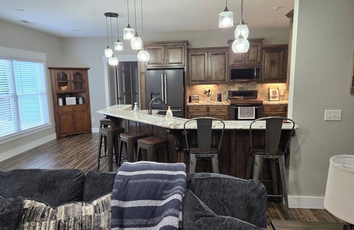 Henagar Casa | Creekside Manor is you ultimate vacation home to relax with the whole family.