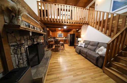 Purlear Cabina | Creekside Overlook Cabin | Fireplace