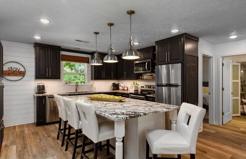 Harrison Condominio | Creekside Place - Pet Friendly, amenities galore & perfect central location