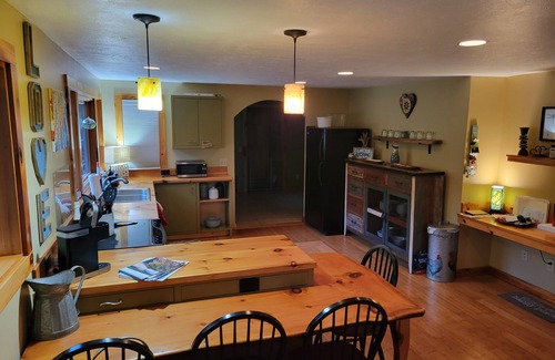 Lake Leelanau Cabaña | Creekside Private 2 Bedroom Ranch on 3 Acres