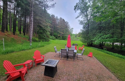 Lake Leelanau Cabaña | Creekside Private 2 Bedroom Ranch on 3 Acres