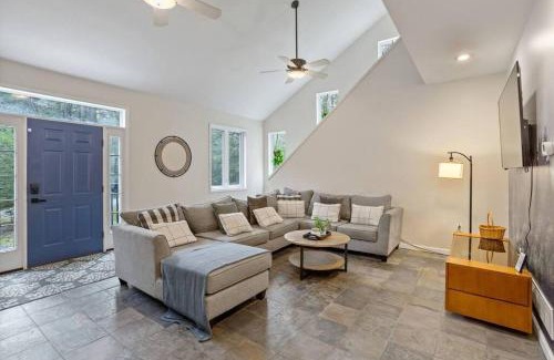 Blakeslee Casa | Creekside Recess Hottub Sauna Firepit Gameroom