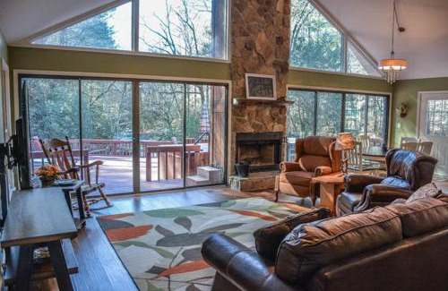 Morganton Casa | Creekside Retreat