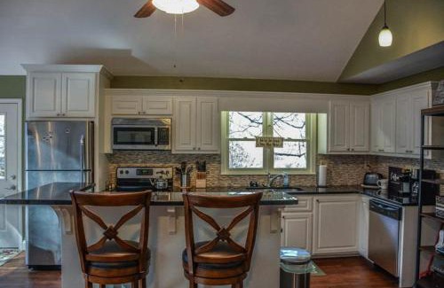 Morganton Casa | Creekside Retreat