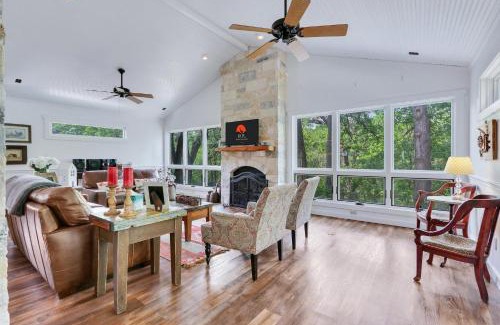 Wimberley Casa | Creekside Retreat