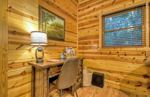 McCaysville Cabina | Creekside Soaks, Swimming Hole Splashes, & a Hidden Waterfall - The Overlook on Fightingtown