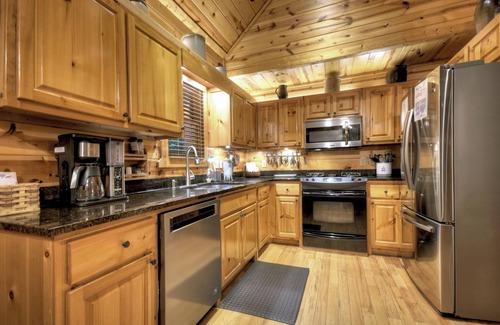 McCaysville Cabina | Creekside Soaks, Swimming Hole Splashes, & a Hidden Waterfall - The Overlook on Fightingtown