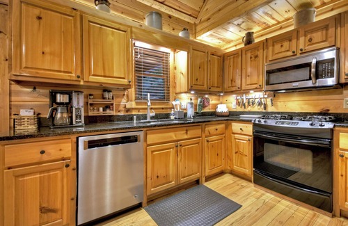 McCaysville Cabina | Creekside Soaks, Swimming Hole Splashes, & a Hidden Waterfall - The Overlook on Fightingtown