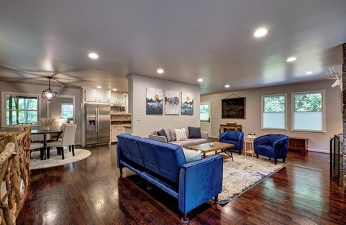 Scaly Mountain Casa | Creekside, spacious home for 8; 9 mi. Highlands, close Sky Valley, GA