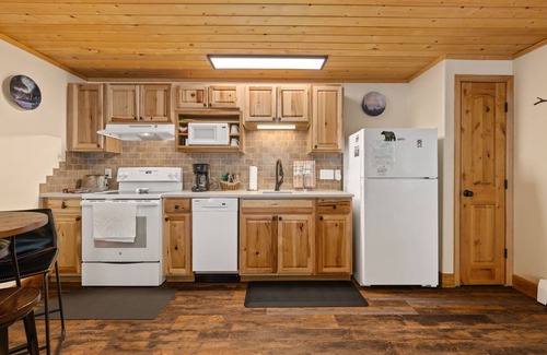 Fall River Estates Condominio | Creekside Suite 06 (NO HT)