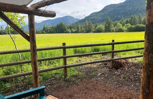 Columbia Falls Cabina | Creekside Tent at Columbia Mountain Ranch near Glacier National Park