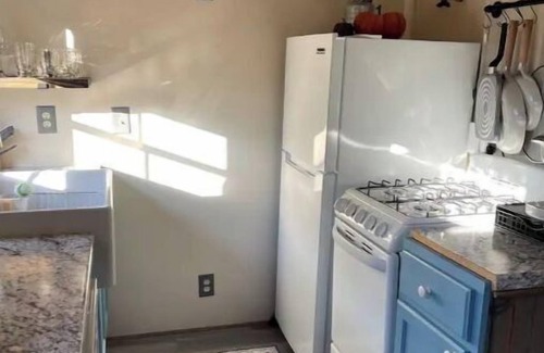 Tiger Casa | Creekside tiny villa, Fenced, dog friendly, 3 miles to Clayton